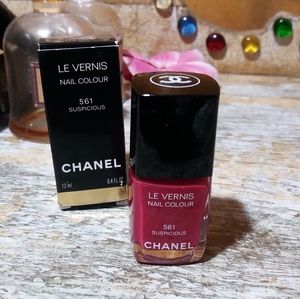 CHANEL Nail colour #561 Suspicion Magenta Berry